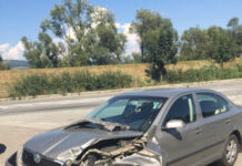 Accident cu două maşini în Dej! Un bărbat a ajuns la spital (FOTO)
