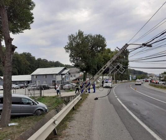 Accident în Dej! Doi copii şi o femeie au fost răniţi (FOTO)