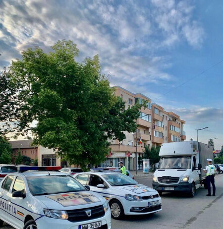 Acţiune a poliţiştilor rutieri în toate oraşele din judeţul Cluj! Au fost aplicate 465 de amenzi (FOTO)
