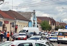 VIDEO: Bătăi şi împuşcături în faţa Spitalului Municipal Gherla. Patru oameni au fost răniţi