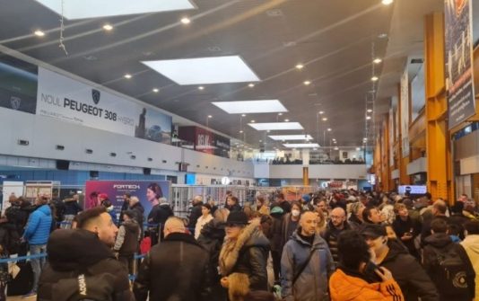 Zboruri anulate sau întârziate la Cluj din cauza ceții. Aglomerație infernală pe aeroport