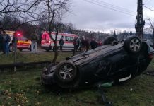 Copil de șapte ani în comă, după ce el și mama lui au fost loviți de o șoferiță care s-a răsturnat cu mașina, în Rugășești, județul Cluj