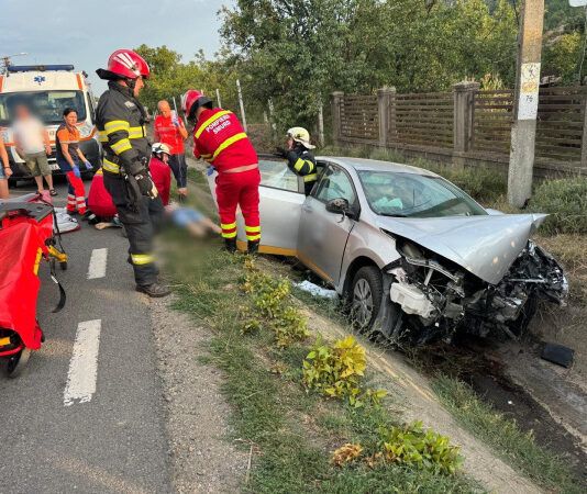 FOTO – Accident cu două victime în Maramureș după ce un clujean ar fi ațipit la volan