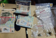 VIDEO: 5 bărbați și 3 femei au fost săltați de ofițerii antidrog