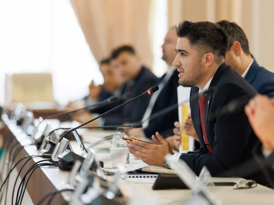 Brian Cristian, deputat USR, despre scandalul premierilor de la Federația Română de Canotaj: „USR va urma toate procedurile legale pentru a aduce acest caz în atenția autorităților și pentru a demasca hoția și sistemul corupt din sportul românesc!”