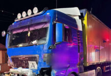 TRAGEDIE PE DN1C – Doi tineri (ambii 20 ani) au murit după ce au ajuns cu o Dacia Logan sub un TIR (VIDEO)