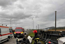 TRAGEDIE PE DN1C: Doi morți după ce un autoturism de Maramureș a fost izbit de un autotren. Drumul Dej – Baia Mare blocat