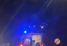 Ambulanță – surprinsă că circula cu ușa deschisă, în apropiere de Dej. SAJ BN: „Urmează să verificăm starea tehnică a sistemului de închidere” (VIDEO)