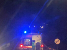 Ambulanță – surprinsă că circula cu ușa deschisă, în apropiere de Dej. SAJ BN: „Urmează să verificăm starea tehnică a sistemului de închidere” (VIDEO)