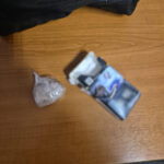 Doi bărbați vindeau substanțe interzise cu sume între 500 și 4.000 la o tranzacție (foto)