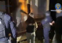 VIDEO – Trei percheziții într-un dosar de delapidare. Doi suspecți și-ar fi însușit ilegal 230.000 lei din banii firmei