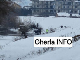 Doi copii au căzut în Someș după ce se jucau pe gheață. Unul salvat, altul este căutat cu scafandru – VIDEO