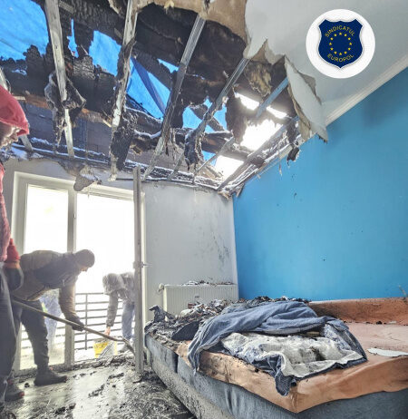 Gospodăria unui polițist a fost mistuită de flăcări. Colegii cer solidaritate (foto)