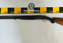 Bărbat depistat în flagrant delict de polițiști, în timp ce transporta o armă letală, deținută ilegal, arestat preventiv (foto)