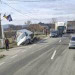 Accident pe DN1C Baia Mare – Dej cu patru autovehicule, o autoutilitară în șanț (foto)